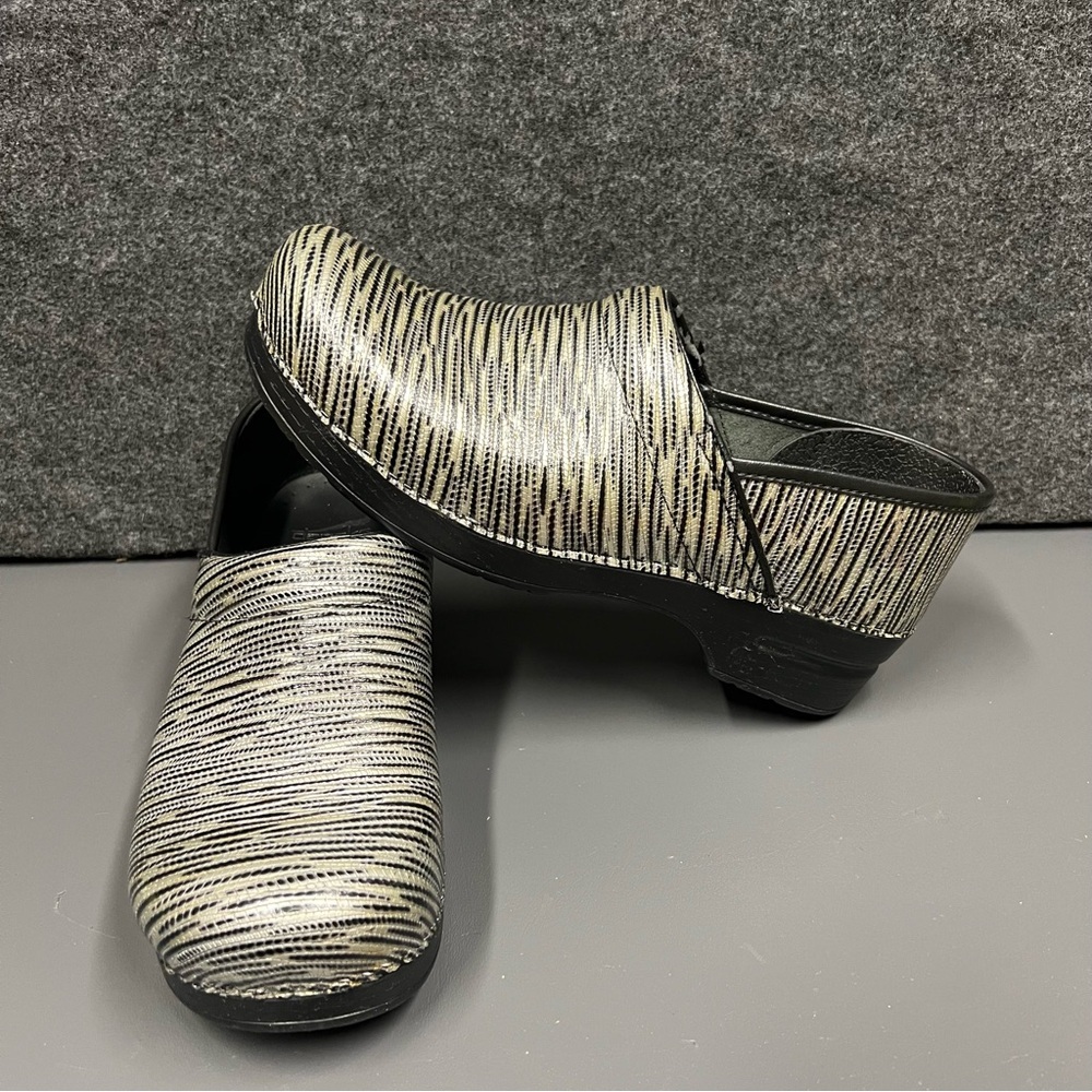 Dansko Twine Patent Metallic Striped Clogs Womens Size 42 (11.5)
